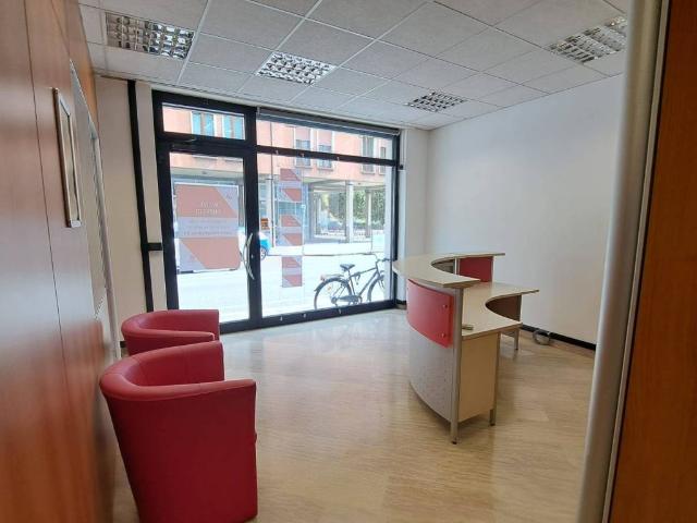 Locale Commerciale in affitto a Vicenza, Veneto