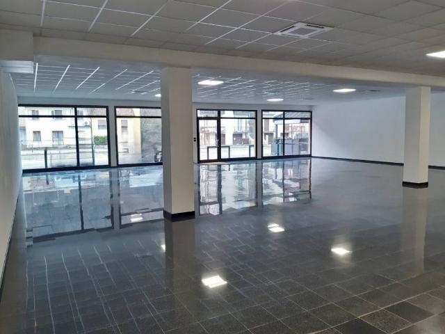 Locale Commerciale in affitto a Vicenza, Veneto