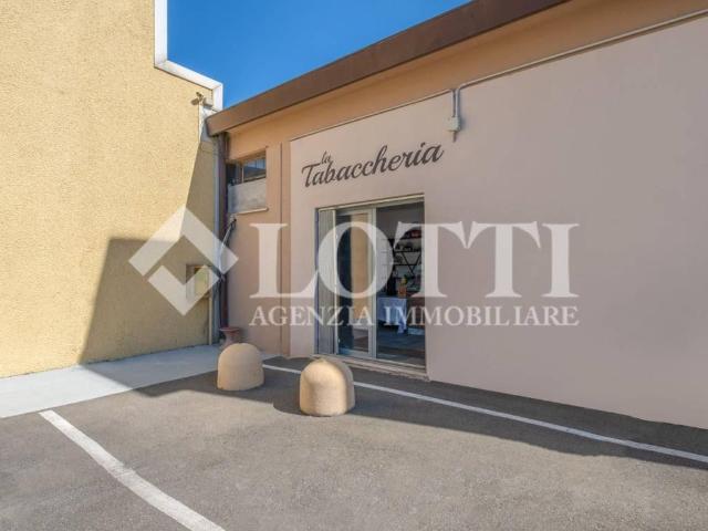 Locale Commerciale in affitto a San Giovannialla Vena, Toscana