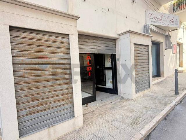 Locale Commerciale in affitto a Puglia, Foggia