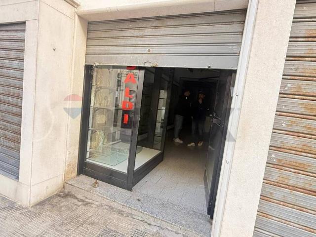 Locale Commerciale in affitto a Puglia, Foggia
