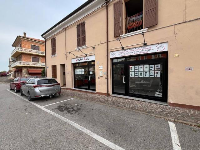 Locale Commerciale in affitto a Unione Alto Ferrarese, Vigarano Mainarda