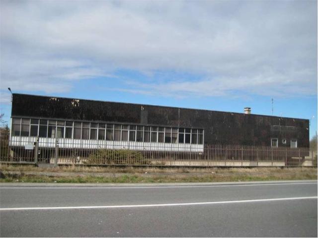 Locale Commerciale in affitto a Vigevano, Pavia