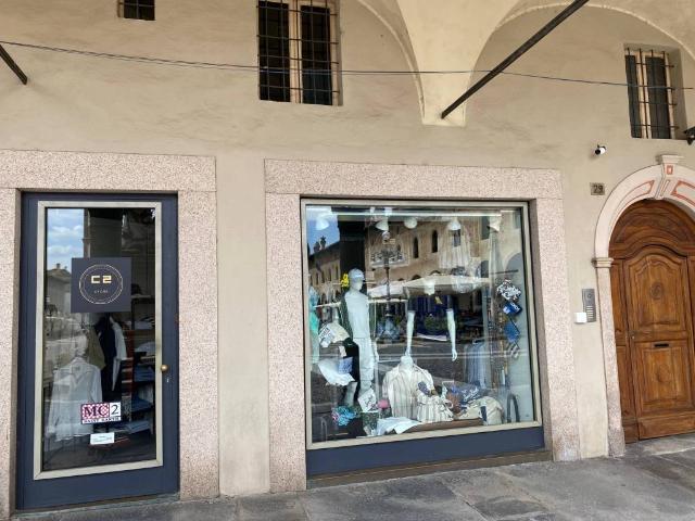 Locale Commerciale in affitto a Vigevano, Lombardia