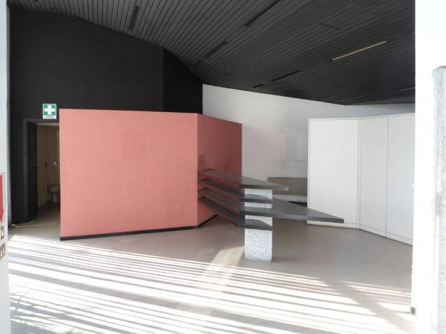 Locale Commerciale in affitto a Vigevano, Lombardia