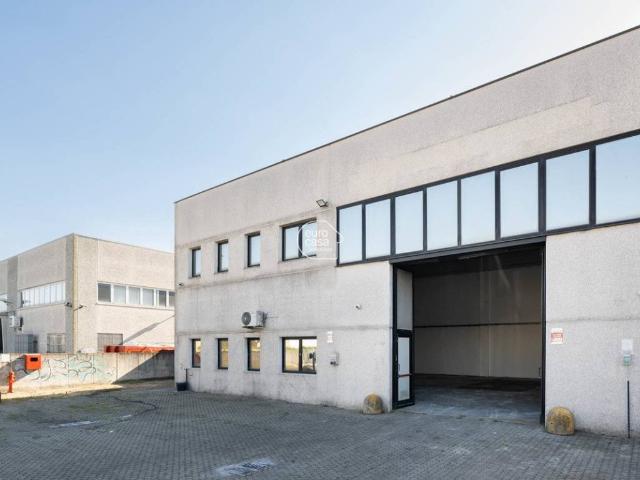 Locale Commerciale in affitto a Cascina Cusana, Vignate