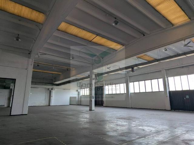 Locale Commerciale in affitto a Vignate, Lombardia