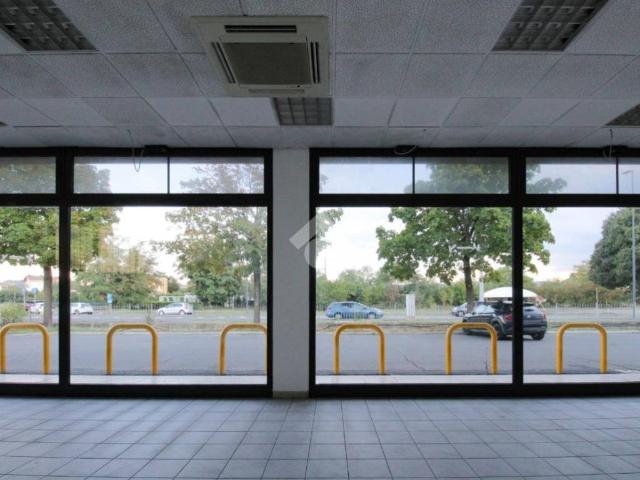 Locale Commerciale in affitto a Unione di comuni Terre di Castelli, Vignola