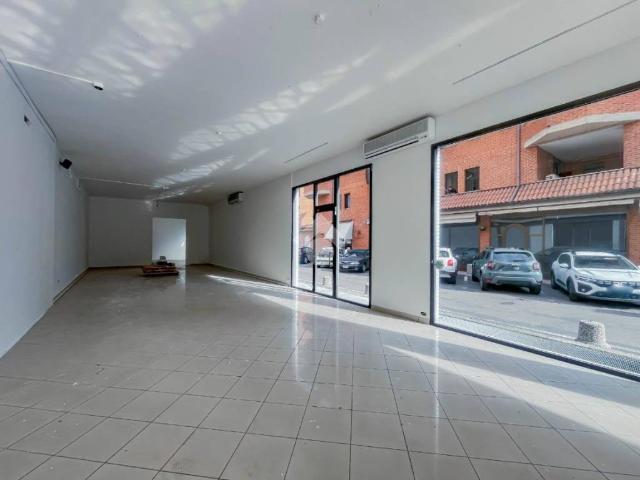 Locale Commerciale in affitto a Unione di comuni Terre di Castelli, Vignola