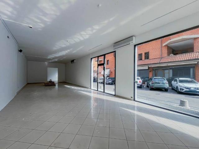 Locale Commerciale in affitto a Unione di comuni Terre di Castelli, Vignola