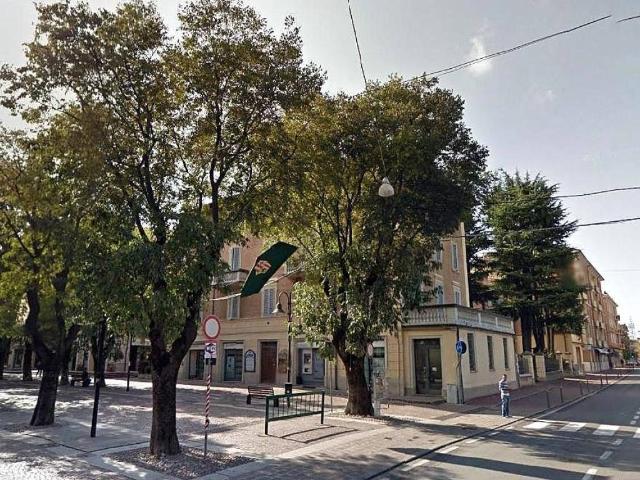 Locale Commerciale in affitto a Unione di comuni Terre di Castelli, Vignola