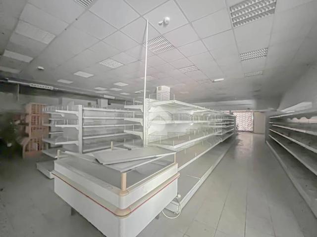 Locale Commerciale in affitto a Unione di comuni Terre di Castelli, Vignola