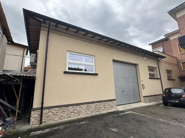 Locale Commerciale in affitto a Unione di comuni Terre di Castelli, Vignola