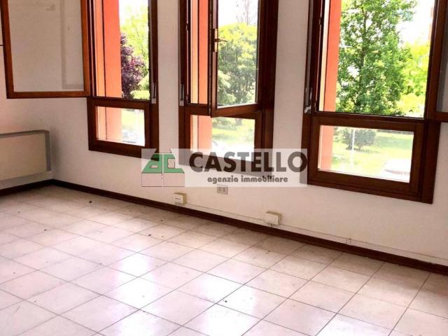 Locale Commerciale in affitto a Vigodarzere, Veneto