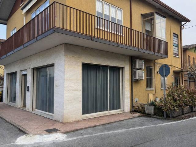 Locale Commerciale in affitto a Vigodarzere, Veneto