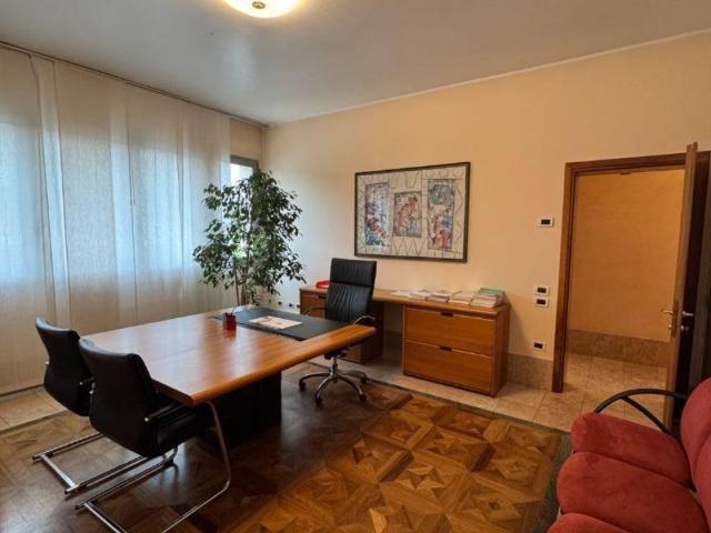 Locale Commerciale in affitto a Vigodarzere, Veneto
