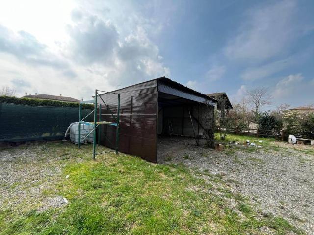 Locale Commerciale in vendita a Ancarano di Sopra, Rivergaro