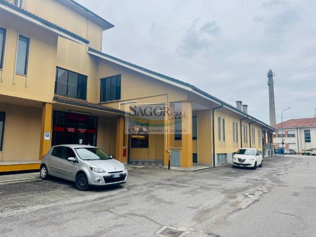 Locale Commerciale in affitto a Piemonte, Torino