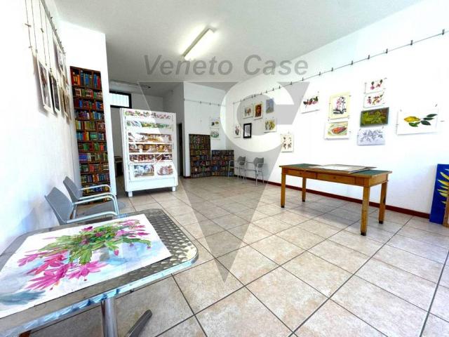 Locale Commerciale in affitto a Vigonovo, Veneto