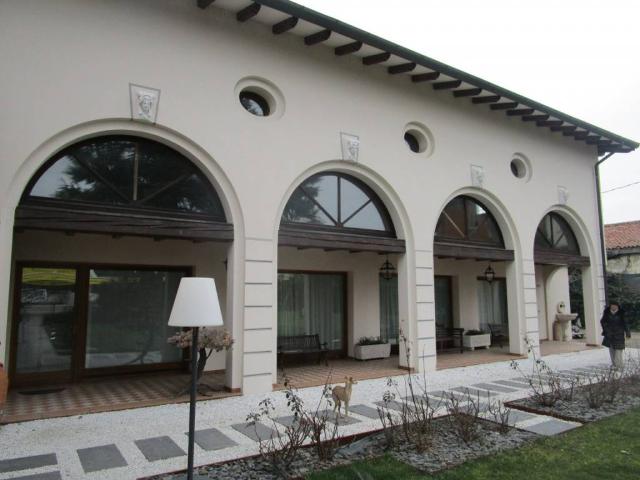 Locale Commerciale in affitto a Vigonza, San Pietro
