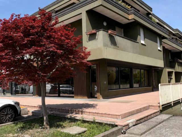 Locale Commerciale in affitto a Borgo Rurale Fratelli Grinzato, Vigonza