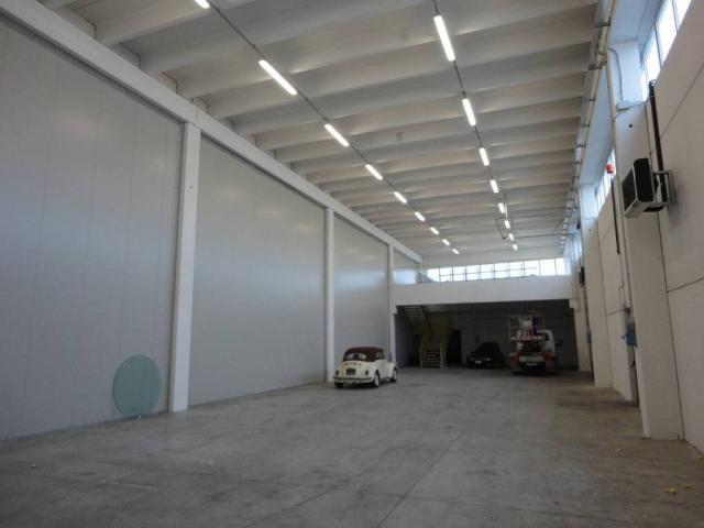 Locale Commerciale in affitto a Busa, Vigonza