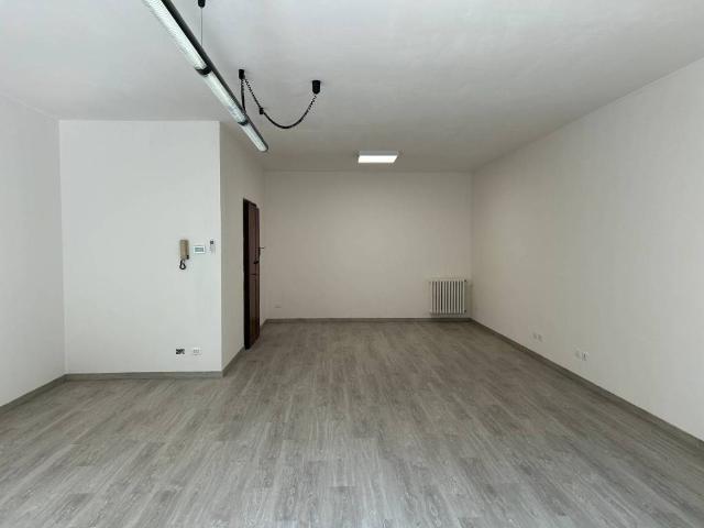 Locale Commerciale in affitto a Comunità montana della valle Trompia, Villa Carcina