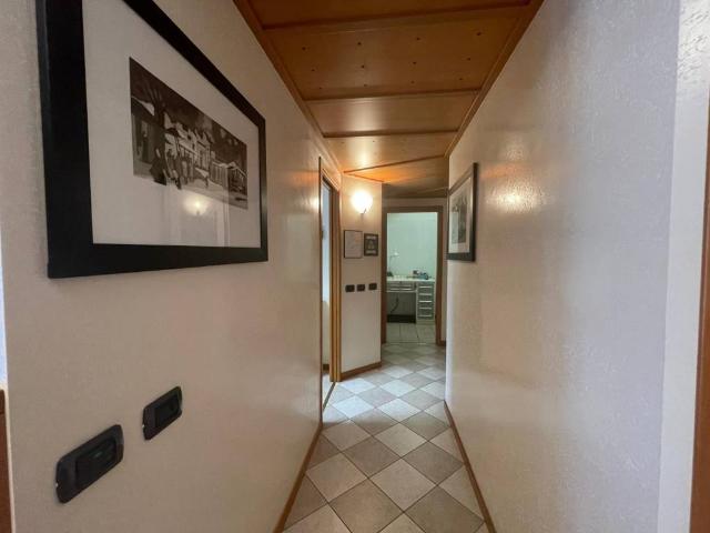 Locale Commerciale in affitto a Villa Cortese, Lombardia
