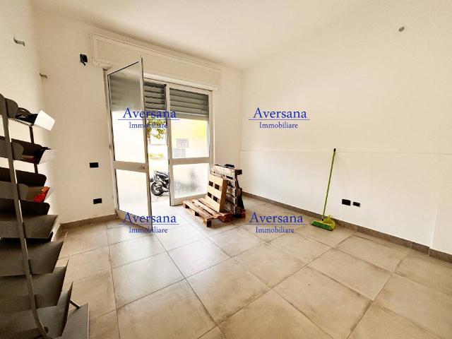 Locale Commerciale in affitto a San Marcellino, Campania
