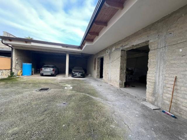 Locale Commerciale in affitto a San Marcellino, Campania