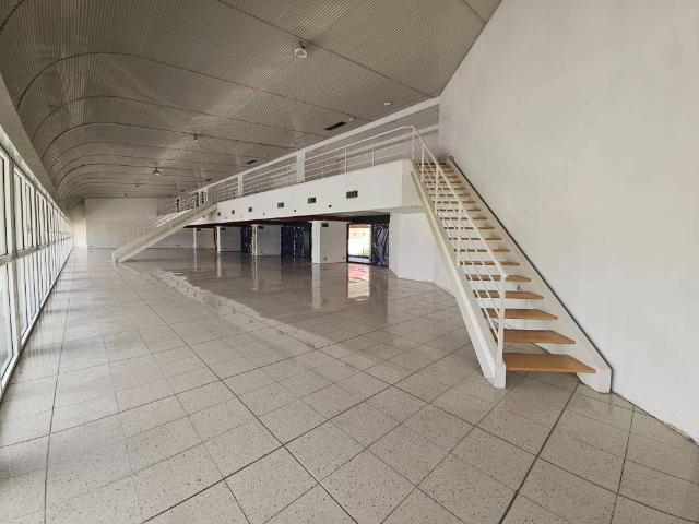 Locale Commerciale in affitto a Lurate Abbate, Lurate Caccivio
