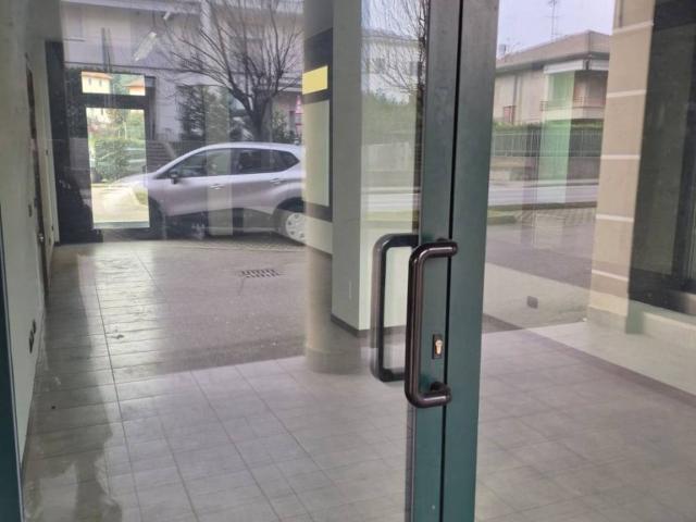 Locale Commerciale in affitto a Civello, Villa Guardia
