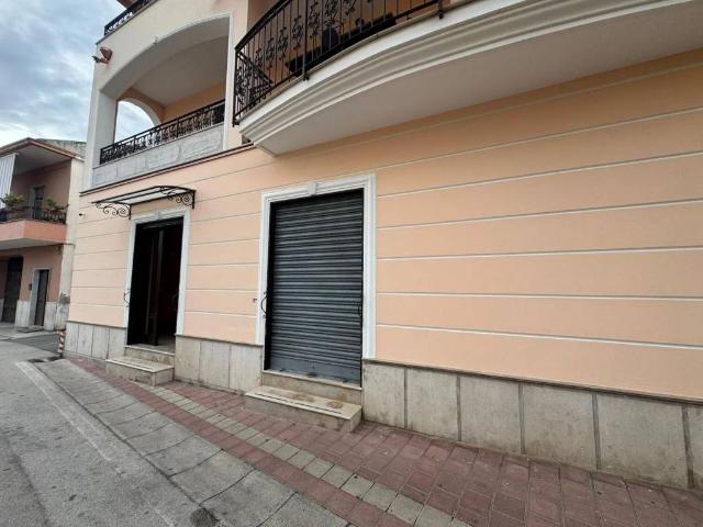 Locale Commerciale in affitto a Villa Literno, Campania