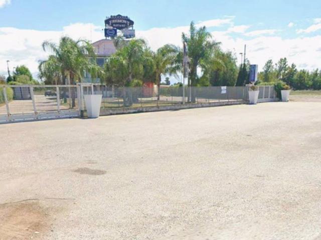 Locale Commerciale in affitto a Villa Literno, Campania