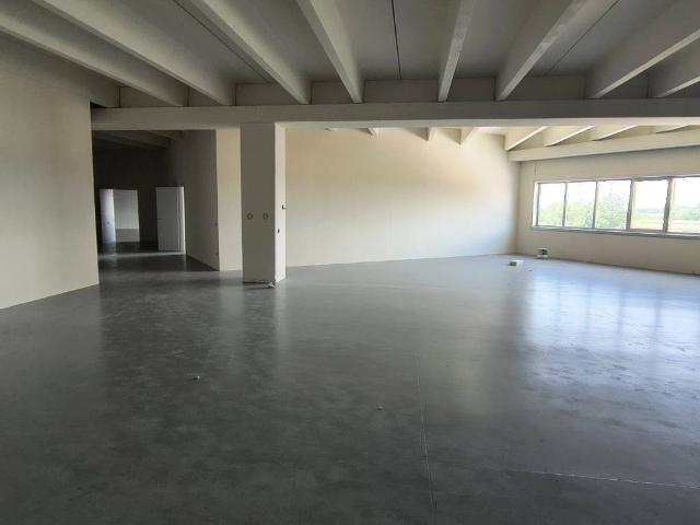 Locale Commerciale in affitto a Villa Literno, Campania