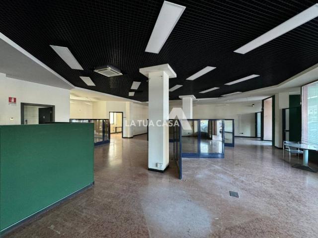 Locale Commerciale in affitto a Villafranca Di Verona, Veneto