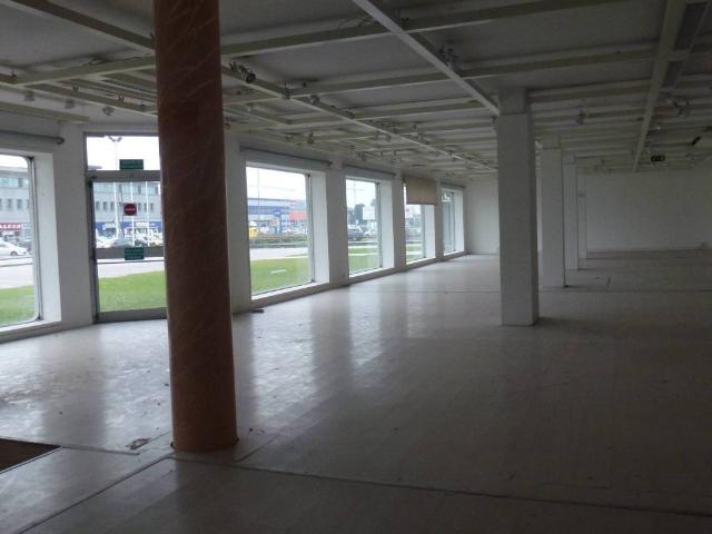 Locale Commerciale in affitto a Villafranca Di Verona, Veneto