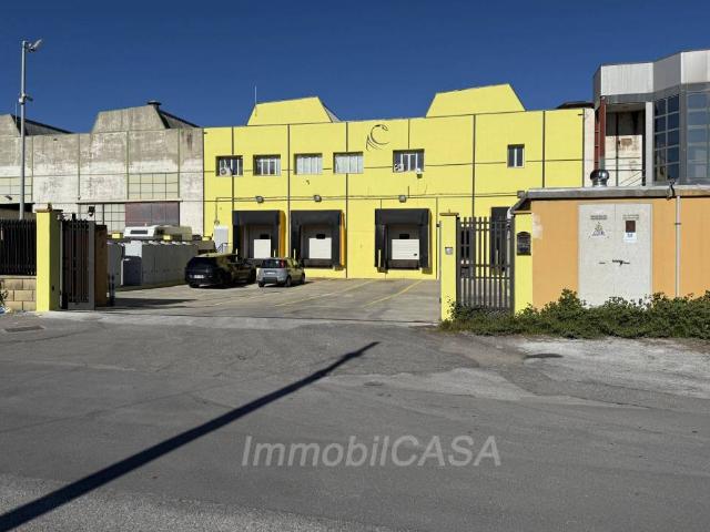 Locale Commerciale in affitto a Villafranca Tirrena, Sicilia