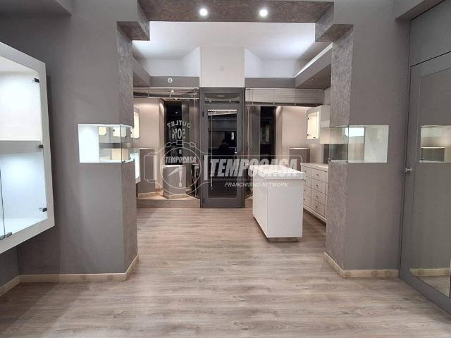 Locale Commerciale in affitto a Villafranca Tirrena, Sicilia