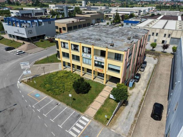 Locale Commerciale in affitto a Piemonte, Cuneo