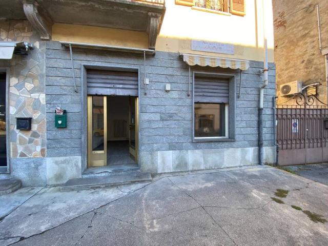 Locale Commerciale in affitto a Saretto, Piemonte