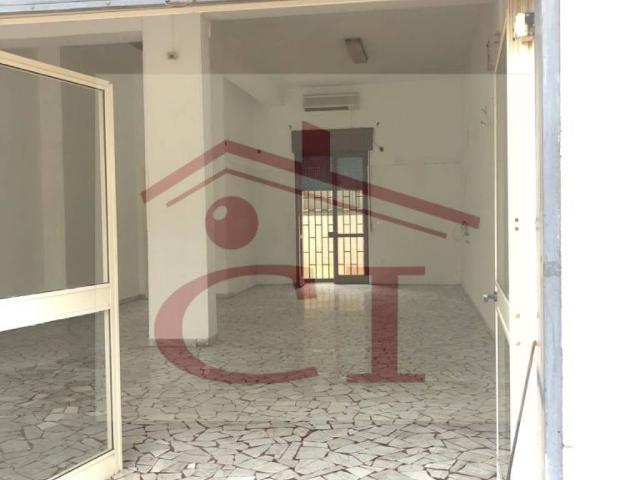 Locale Commerciale in affitto a Mugnano Di Napoli, Campania