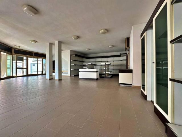 Locale Commerciale in affitto a Villasor, Sardigna/Sardegna