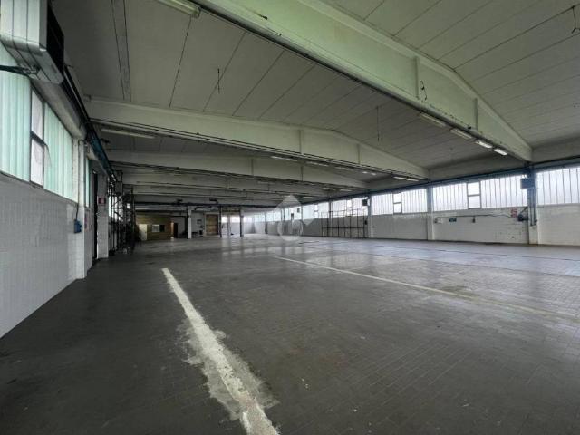 Locale Commerciale in affitto a Villongo, Lombardia