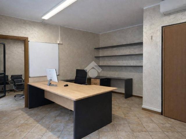 Locale Commerciale in affitto a Villongo, Lombardia