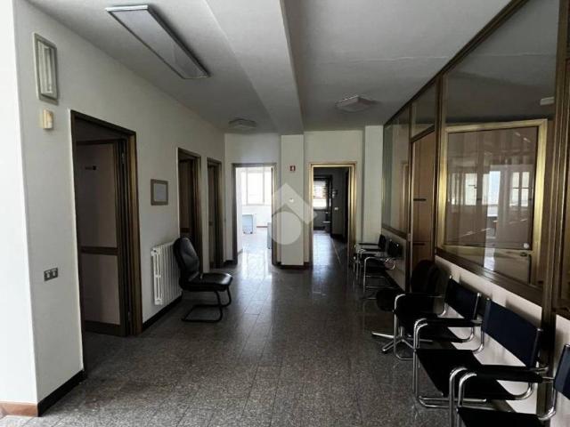 Locale Commerciale in affitto a Villongo, Lombardia