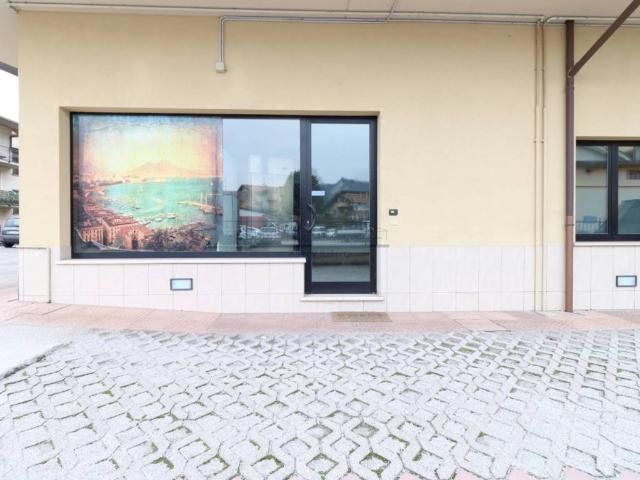 Locale Commerciale in affitto a Villongo, Lombardia
