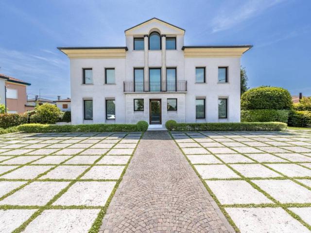 Locale Commerciale in affitto a Villorba, Lancenigo