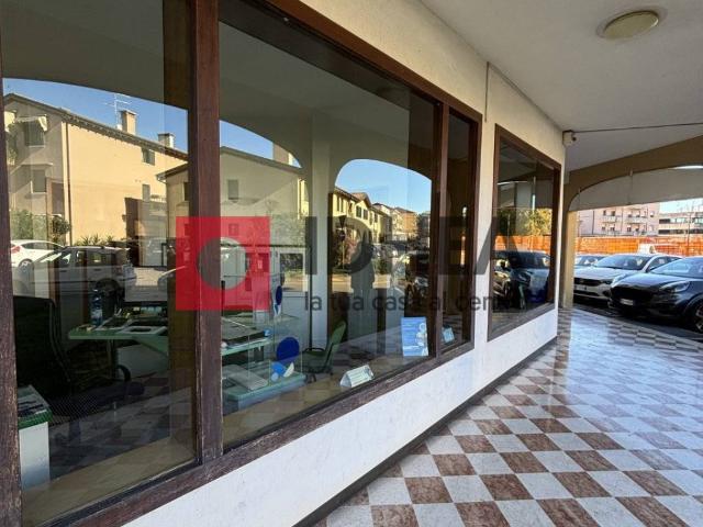 Locale Commerciale in affitto a Villorba, Carità