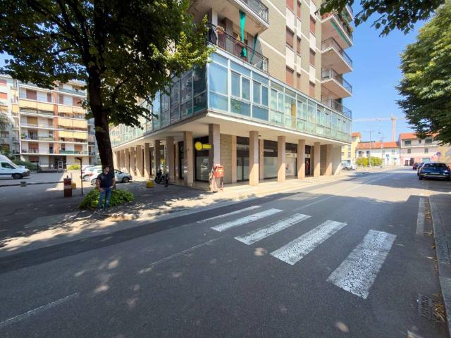 Locale Commerciale in affitto a San Maurizio, Vimercate